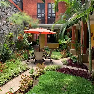hotel-el-conquistador.guatemalaantiguahotels.com/