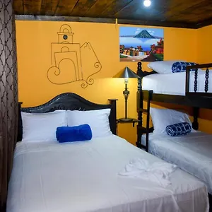 inakys-place-antigua-hotel-y-restaurante.guatemalaantiguahotels.com/