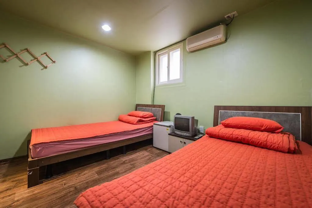 סיאול Chris Hostel 2*,  קוריאה הדרומית