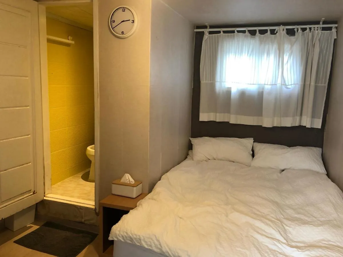 Chris Hostel Szöul 2*,